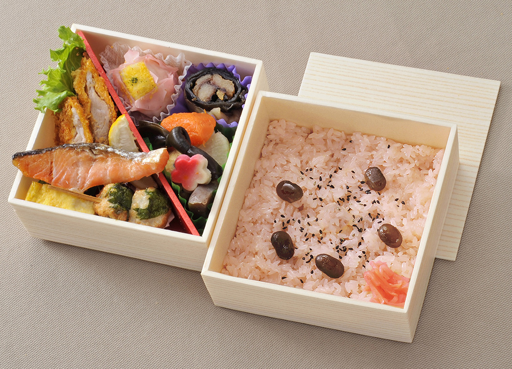 べんとす二段弁当（赤飯）